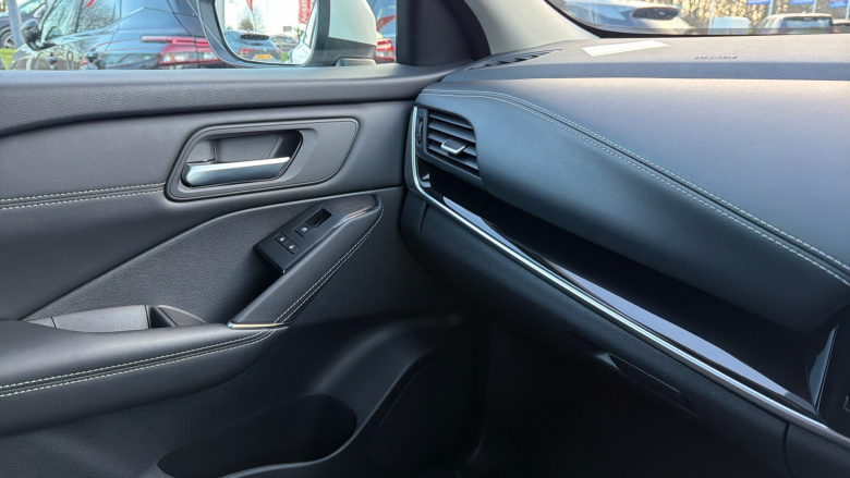 Nissan Qashqai 1.3 DiG-T MH 158 N-Connecta 5dr Xtronic Petrol Hatchback